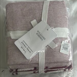 Williams Sonoma Towel set in pomegranate